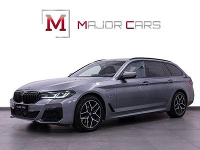 Grå Begagnad 2023 BMW 530 M Sport Kombi | 419 900 kr