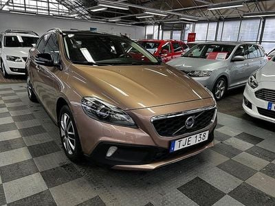 Begagnad Volvo V40 Momentum 150 HK (110 kW) 2016 Brun Halvkombi