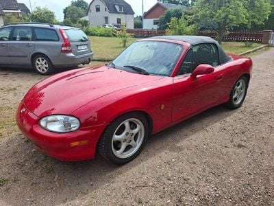 Begagnad Mazda MX5 140 HK (102 kW) 1998 Röd Cab
