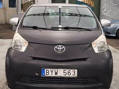 Begagnad Toyota iQ 68 HK (50 kW) 2009 Silver Halvkombi