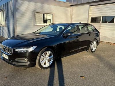Svart Begagnad 2023 Volvo V90 Core Kombi | 320 000 kr (Marknadspris)