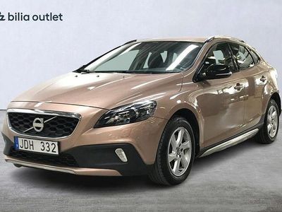 Brun Begagnad 2013 Volvo V40 CC Momentum Kombi | 109 900 kr (Marknadspris)
