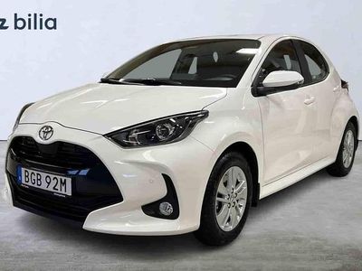 Vit Begagnad 2025 Toyota Yaris Hybrid Halvkombi | 239 900 kr