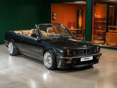 Svart Begagnad 1989 BMW 325 Cabriolet Cab | 319 900 kr