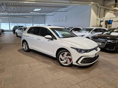 Pure white Begagnad 2020 VW Golf VIII GTE Halvkombi | 249 800 kr (Marknadspris)