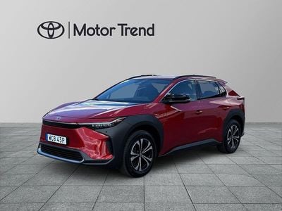 Röd Begagnad 2025 Toyota bZ4X Executive SUV | 499 000 kr (Lite dyr)