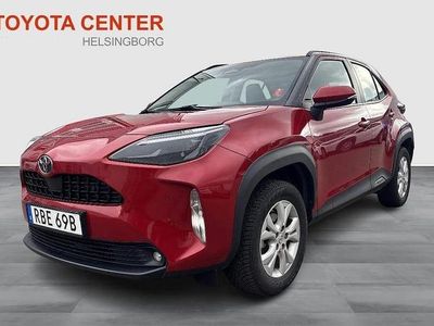 Röd Begagnad 2024 Toyota Yaris Hybrid Active | 279 900 kr (Marknadspris)
