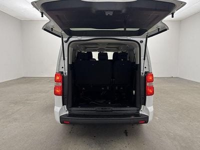 Vit Begagnad 2024 Toyota Proace Verso Kombi | 399 900 kr (Marknadspris)