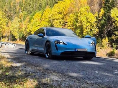 Blå Begagnad 2021 Porsche Taycan 4S Performance Package Sedan | 720 000 kr (Bra pris)