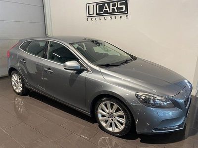 Grå Begagnad 2015 Volvo V40 Momentum Kombi | 99 800 kr (Marknadspris)