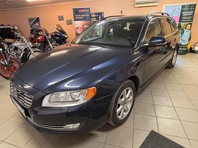 Blå Begagnad 2013 Volvo V70 Momentum Kombi | 99 000 kr (Marknadspris)