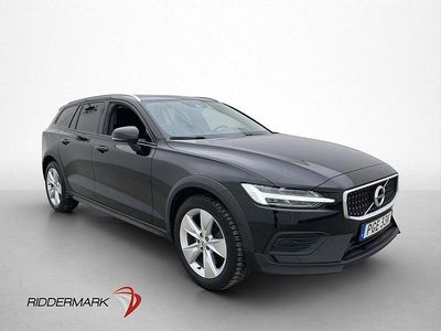 Begagnad Volvo V60 CC Momentum 190 HK (139 kW) 2019 Svart Kombi