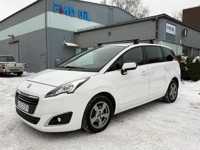Begagnad Peugeot 5008 120 HK (88 kW) 2015 Vit Minibuss