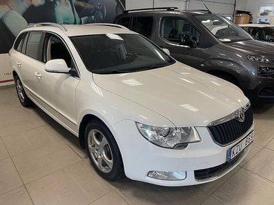 Vit Begagnad 2010 Skoda Superb Elegance Kombi | 59 900 kr (Bra pris)
