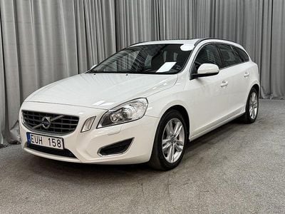 White solid ice Begagnad 2013 Volvo V60 Momentum Kombi | 99 900 kr (Marknadspris)