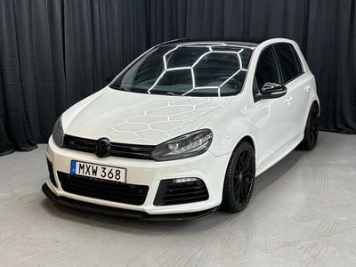 Vit Begagnad 2011 VW Golf VI R Halvkombi | 109 900 kr