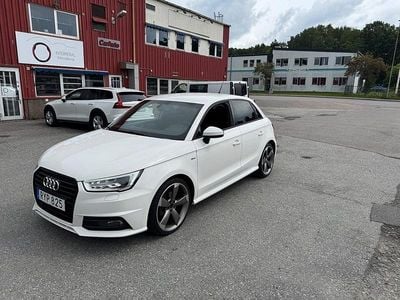 Vit Begagnad 2015 Audi A1 Sportback Sport Halvkombi | 109 900 kr (Marknadspris)
