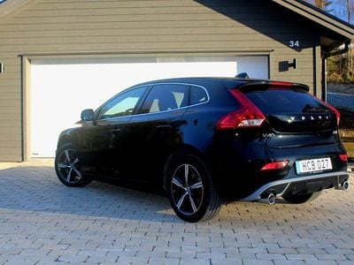 Begagnad 2018 Volvo V40 Business Edition Halvkombi | 169 000 kr (Marknadspris)