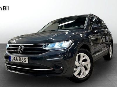 Grå Begagnad 2023 VW Tiguan SUV | 309 900 kr (Marknadspris)