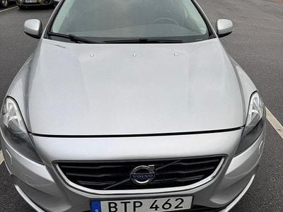 Silver Begagnad 2014 Volvo V40 Halvkombi | 75 000 kr