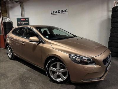 Brun Begagnad 2016 Volvo V40 Kinetic Halvkombi | 119 900 kr (Marknadspris)