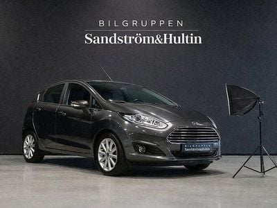Grå Begagnad 2016 Ford Fiesta Titanium Halvkombi | 139 000 kr (Marknadspris)