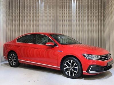 Röd Begagnad 2020 VW Passat GTE Sedan | 229 900 kr (Marknadspris)