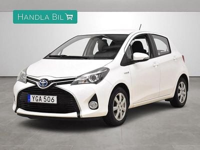 Vit Begagnad 2016 Toyota Yaris Hybrid Active Halvkombi | 129 700 kr (Bra pris)