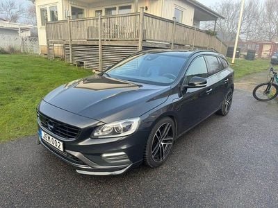Begagnad Volvo V60 R-Design 231 HK (169 kW) 2016 Kombi