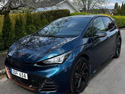 Begagnad Cupra Born e-Boost 169 kW (231 HK) 2022 Aurora blå Halvkombi