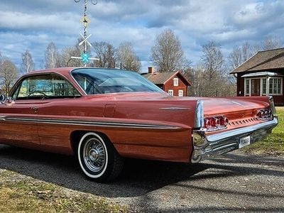 Ljusröd Begagnad 1961 Pontiac Bonneville Sedan | 299 000 kr
