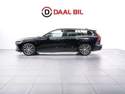 Svart Begagnad 2022 Volvo V60 Inscription Kombi | 259 700 kr (Marknadspris)