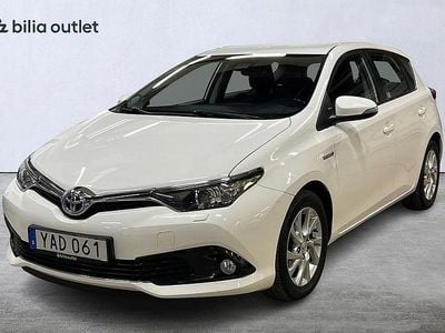Vit Begagnad 2015 Toyota Auris Hybrid Active Halvkombi | 134 900 kr (Marknadspris)