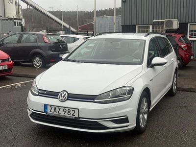 Vit Begagnad 2018 VW Golf VII Kombi | 134 990 kr (Bra pris)