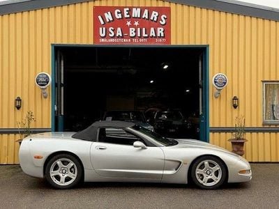 Begagnad Chevrolet Corvette 350 HK (257 kW) 1998 Silver Cab