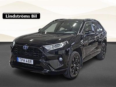 Svart Begagnad 2020 Toyota RAV4 Hybrid SUV | 339 900 kr (Marknadspris)