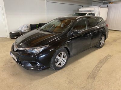 begagnad Toyota Auris 1,8 HSD Touring Sports ActivePlus Vinterhjul Motorvärmare