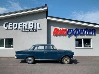 Begagnad Mercedes 190 80 HK (58 kW) 1964 Blå Sedan