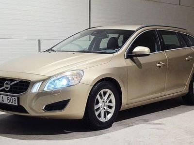 Begagnad Volvo V60 Momentum 205 HK (150 kW) 2010 Ljusbrun Kombi