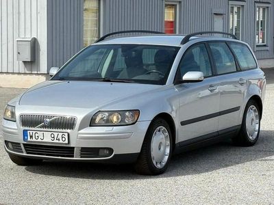 Ljusgrå (grå) Begagnad 2005 Volvo V50 Kinetic Kombi | 24 900 kr (Marknadspris)