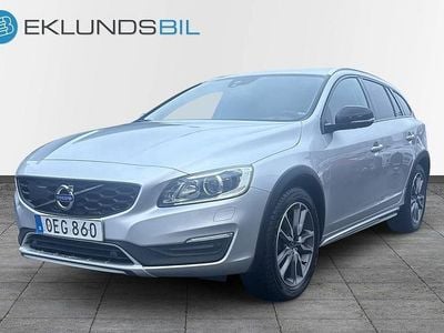 Silver Begagnad 2016 Volvo V60 CC Summum Kombi | 129 900 kr