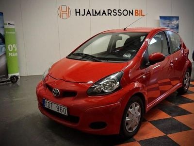 Röd Begagnad 2009 Toyota Aygo Halvkombi | 36 500 kr (Marknadspris)