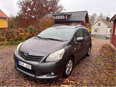 Grå Begagnad 2010 Toyota Verso Minibuss | 45 000 kr (Marknadspris)