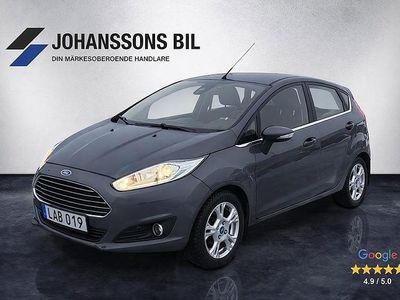 Grå Begagnad 2015 Ford Fiesta Titanium Halvkombi | 119 900 kr (Lite dyr)