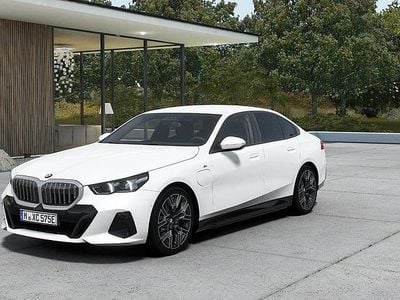 Vit Ny 2025 BMW 530e M Sport Sedan | 639 900 kr (Superpris)