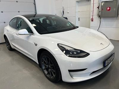 Begagnad Tesla Model 3 Standard Range Plus 239 kW (325 HK) 2020 Sedan