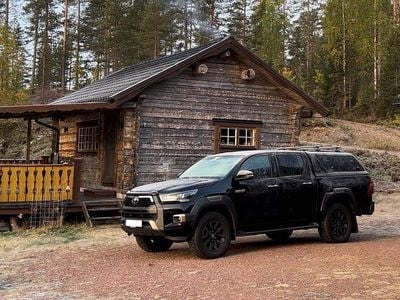 Svart metallic Begagnad 2023 Toyota HiLux Pickup | 540 000 kr (Superpris)