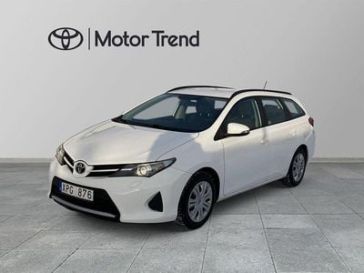 Begagnad Toyota Auris Touring Sports 133 HK (97 kW) 2013 Vit Kombi
