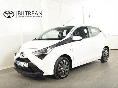 Begagnad Toyota Aygo X-play 72 HK (52 kW) 2019 Vit Halvkombi