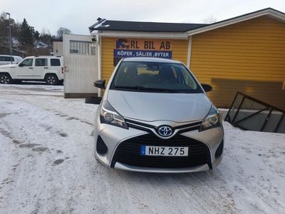 begagnad Toyota Yaris Hybrid e-CVT Euro 6 101hk